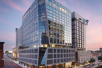 Outdoor pool, open 7:00 AM to 8:00 PM, pool cabanas (surcharge)