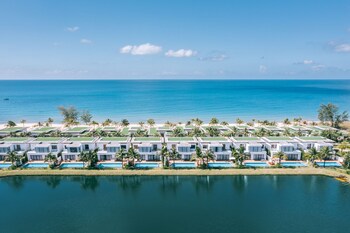 2 outdoor pools, open 7:00 AM to 8:00 PM, cabanas (surcharge)