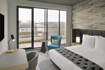 Chambre exécutive, 1 très grand lit, balcon | 1 chambre, coffre-fort pour ordinateur portable, bureau