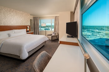 Outdoor pool, open 6:00 AM to 11:00 PM, sun loungers