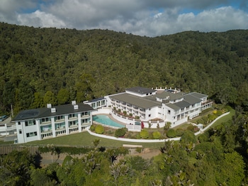 Breakfast, lunch and dinner served