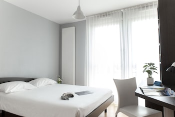 Petit déjeuner buffet (12.90 EUR par personne)