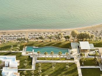 Indoor pool, 4 outdoor pools, pool umbrellas, sun loungers