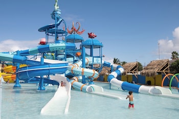 6 outdoor pools, open 8:00 AM to 7:00 PM, pool umbrellas, sun loungers