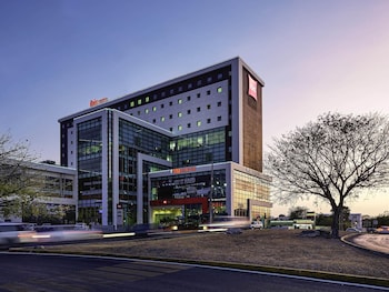 Lunch and dinner served, Regional cuisine