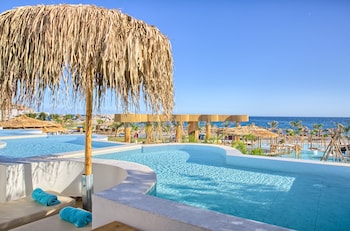 Luxury Oceanfront View Suite with Private pool | 1 sovrum, egyptiska bomullslakan och sängtillbehör av högsta kvalitet
