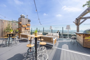 Daily buffet breakfast (EUR 21.50 per person)