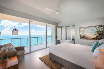 3 Bedroom 2 Bathroom Ocean Front Apartment | Terrace/patio