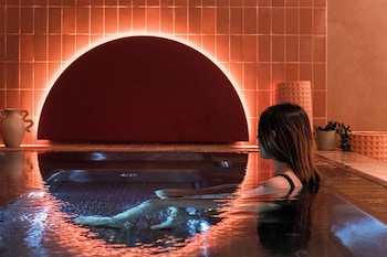 Espace de soins pour les couples, sauna, bain à remous, hammam