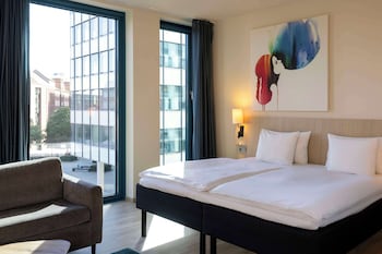 1 bedroom, premium bedding, in-room safe, desk