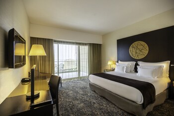 Kolam renang tertutup, kolam renang terbuka, kerusi lepak pantai