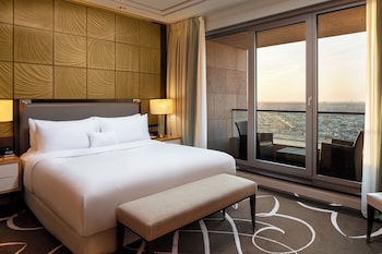 Premier Grand Suite, 1 King Bed, Balcony, Tower | Living area