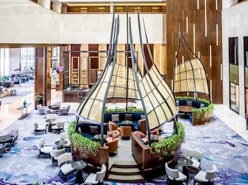 2 bars/lounges, lobby lounge, cocktail bar