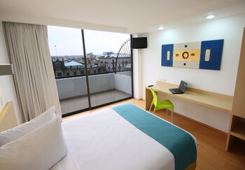 Habitación superior, 1 cama de matrimonio, terraza | Escritorio, wifi gratis, ropa de cama