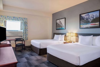 2 bars/lounges, lobby lounge, brewpub