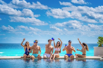 3 outdoor pools, pool umbrellas, sun loungers