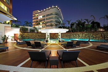 Cocktailbar, Blick auf den Pool, nur an bestimmten Tagen geöffnet