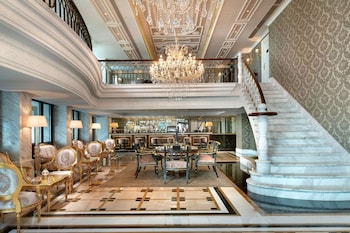 3 Bars/Lounges