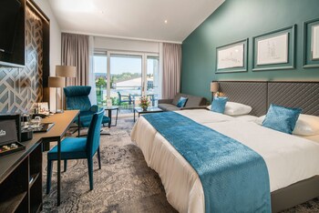 Junior Double Room, 1 Queen Bed, Balcony | 1 bedroom, Egyptian cotton sheets, premium bedding, down comforters