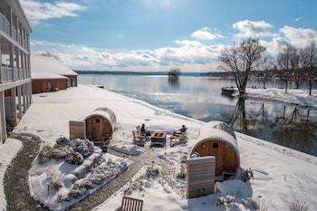 Outdoor pool, cabanas (surcharge), pool umbrellas
