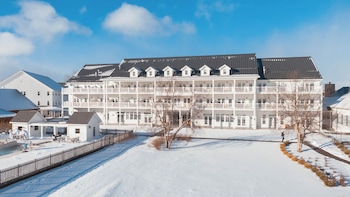 Couples treatment room(s), sauna, hot stone massages