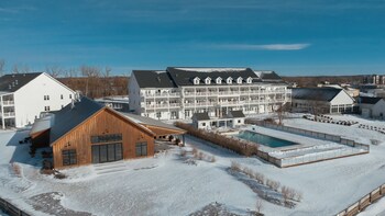 Couples treatment room(s), sauna, hot stone massages