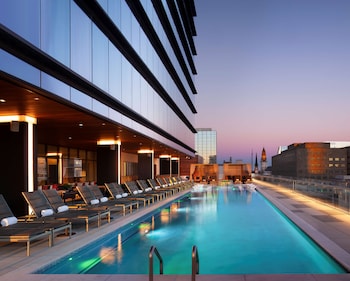 3 bares o lounges 