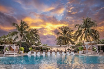3 outdoor pools, open 8:00 AM to 8:00 PM, cabanas (surcharge)
