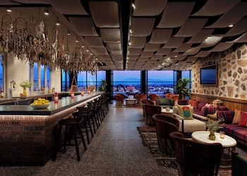 Frokost og lunsj serveres