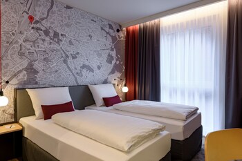 1 bedroom, hypo-allergenic bedding, in-room safe, desk