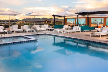 Piscine extérieure, accÚs possible de 8 h à 22 h, cabanas (supplément)