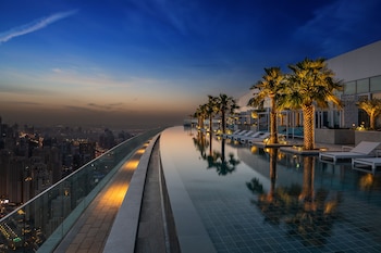 4 outdoor pools, open 8:00 AM to 6:00 PM, cabanas (surcharge)