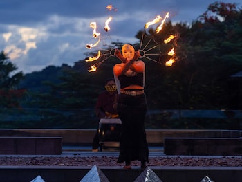 3 restaurants, spécialités Cuisine internationale