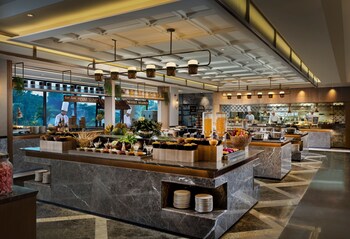 Daily buffet breakfast for a fee