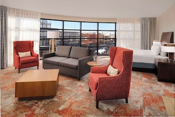 Daily full breakfast (USD 13.99 per person)