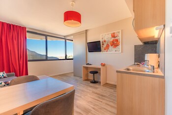 Daily buffet breakfast (EUR 13.9 per person)