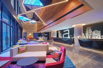 Daily local cuisine breakfast (SGD 29.98 per person)