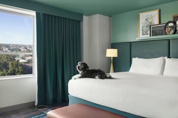 Breakfast and dinner served