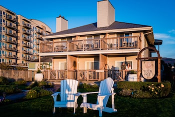 Suite, 1 trĂšs grand lit et 1 canapĂ©-lit | Vue sur la plage/lâocĂ©an