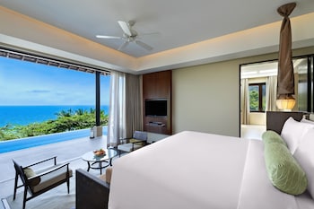 Outdoor pool, open 7:00 AM to 7:00 PM, free pool cabanas, pool umbrellas