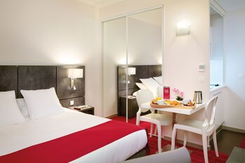 Daily buffet breakfast (EUR 13.9 per person)