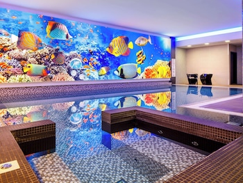 Literie hypoallergénique, coffre-fort, bureau