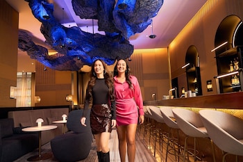 7 restaurants, breakfast, lunch, dinner served; international cuisine