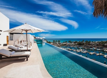 2 piscines extérieures, cabanas gratuites, parasols