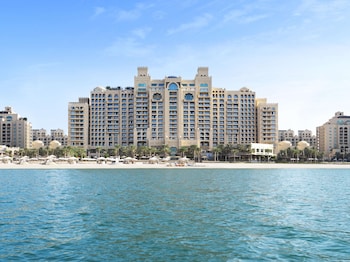 4 outdoor pools, pool umbrellas, sun loungers