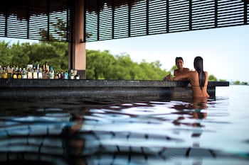 Suite (Master) | Premium bedding, minibar, in-room safe, individually decorated