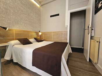 HabitaciĂłn doble de dos camas baño privado exterior con balcĂłn | 1 chambre, coffre-fort, rideaux dâobscurcissement