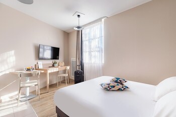 Daily buffet breakfast (EUR 13.9 per person)