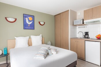 Studio, 1 Double Bed | Private kitchen