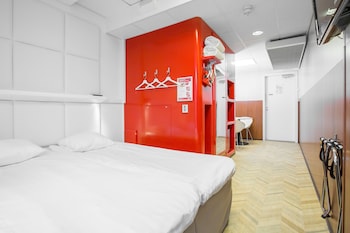 Single Room, 1 Twin Bed | Blackout drapes, soundproofing, WiFi (free), bed sheets
